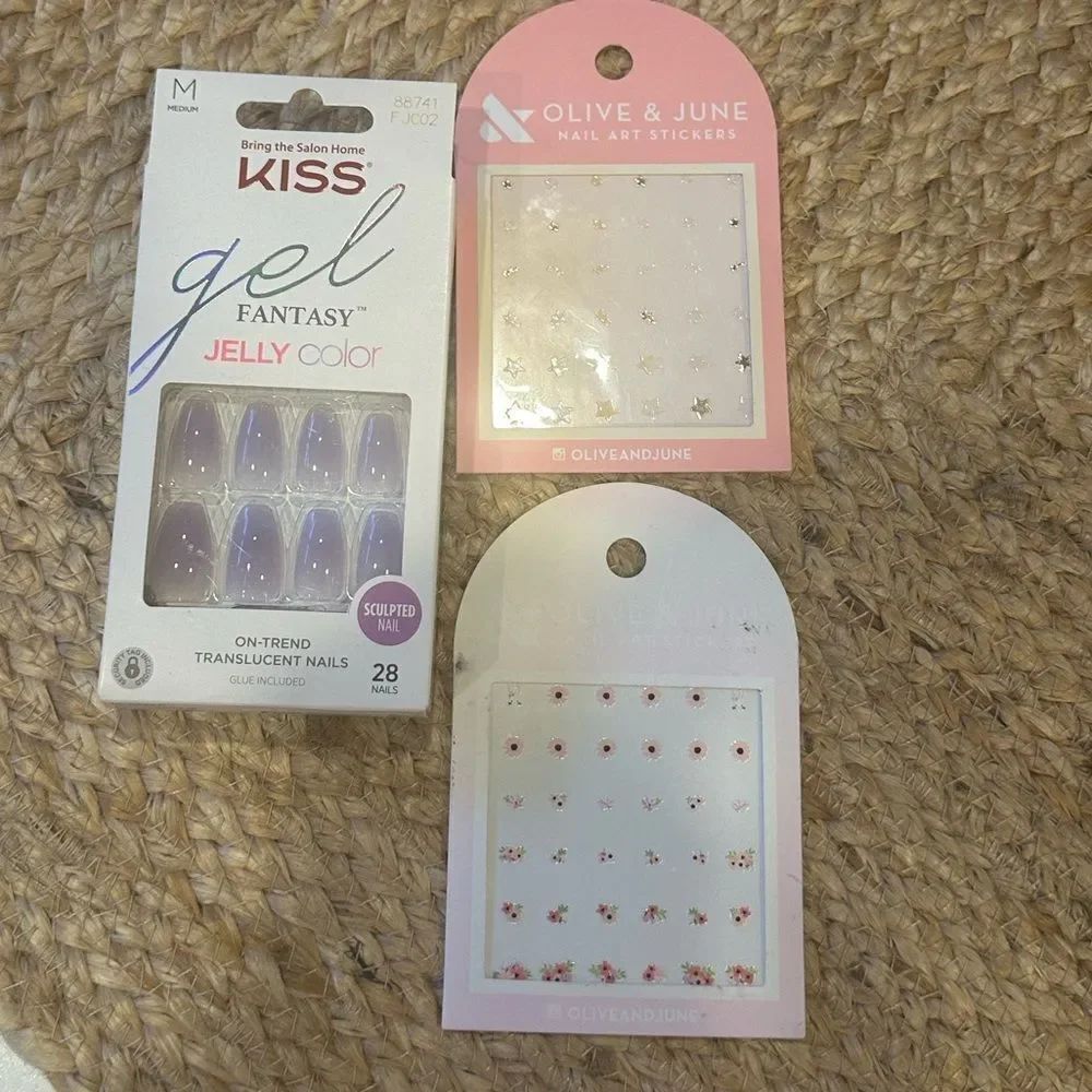 Kiss gel fantasy M purple press on nails olive & June star flower stickers